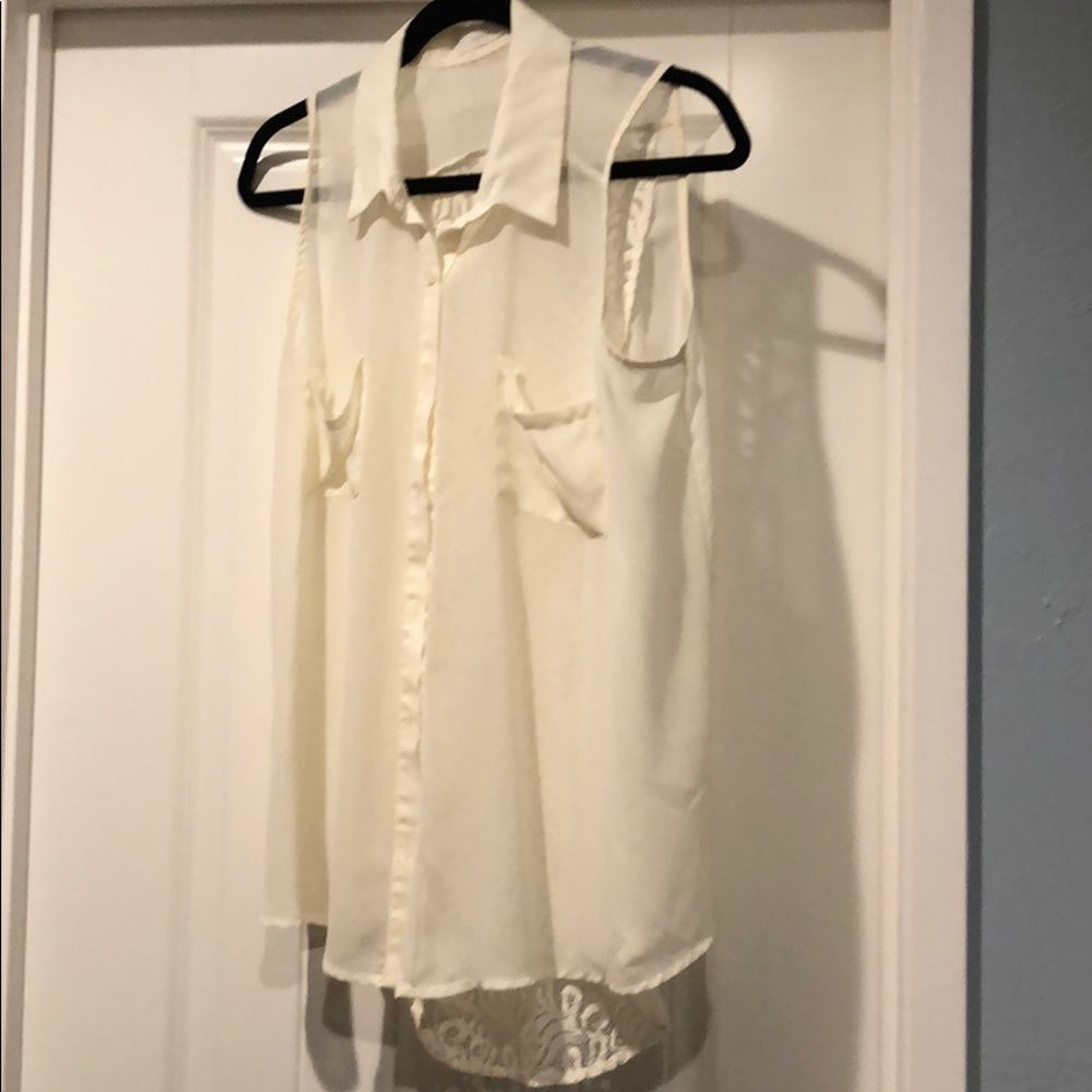 Lush High-Lo Blouse Button-down with Lace detail